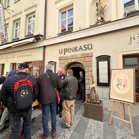 Restaurace U Pinkas - lenem pivn expedice byl i spisovatel a novin David ern.