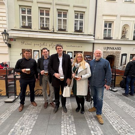 Restaurace U Pinkas - Vzcnou nvtvou oslav byl starosta obce Budtice Pavel Huda, spolen s pmmi potomky zakladatele restaurace Jakuba Pinkase.